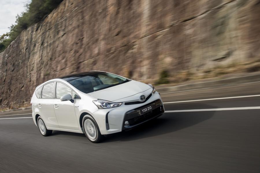  Toyota Prius v 2015 года  (AU) (фото 5 из 9)